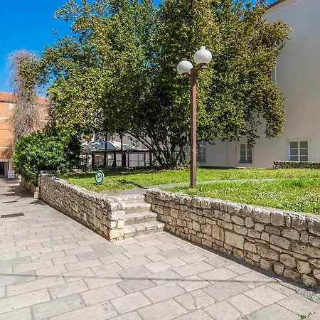 Lea Maria Apartman *